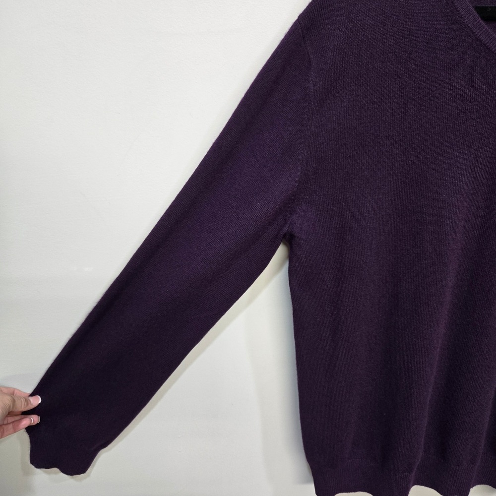 Bloomingdales Cashmere Sweater Mens XL Purple V-Neck Luxury Soft Dark Academia - Picture 5 of 7